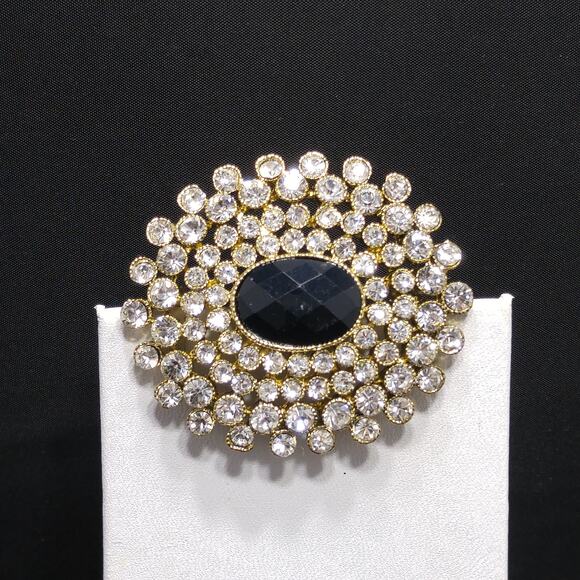 Monet Clear Black Rhinestone Oval Brooch, Gold Plated, 1980s Vintage Jewelry - Picture 6 of 10